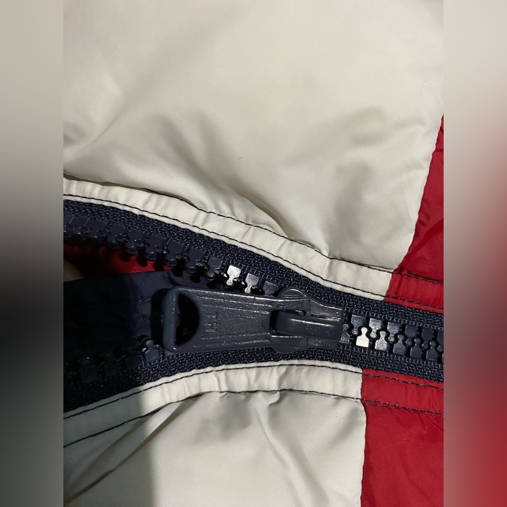 Tommy Hilfiger - Picture 6 of 8
